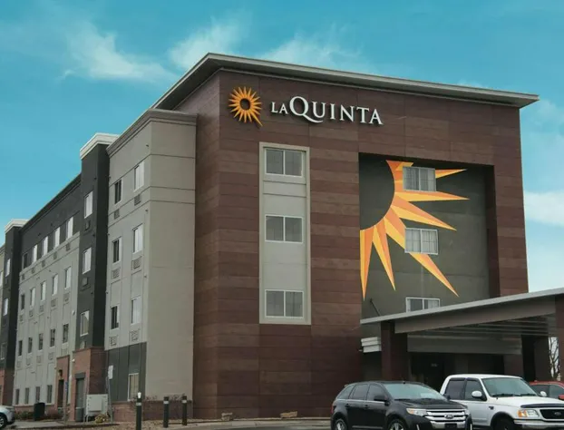 La Quinta Inn & Suites by Wyndham Wichita Airport hotel detail image 3