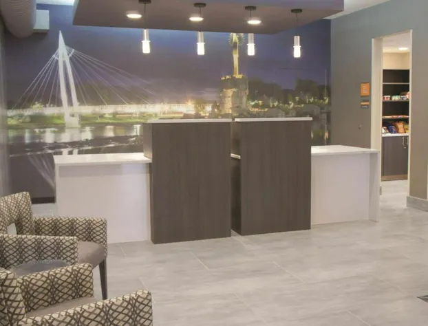 La Quinta Inn & Suites by Wyndham Wichita Airport hotel detail image 4