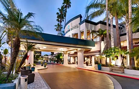 Atrium Hotel at Orange County Airport hotel detail image 4