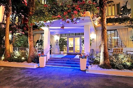 South Seas Hotel hotel detail image 4