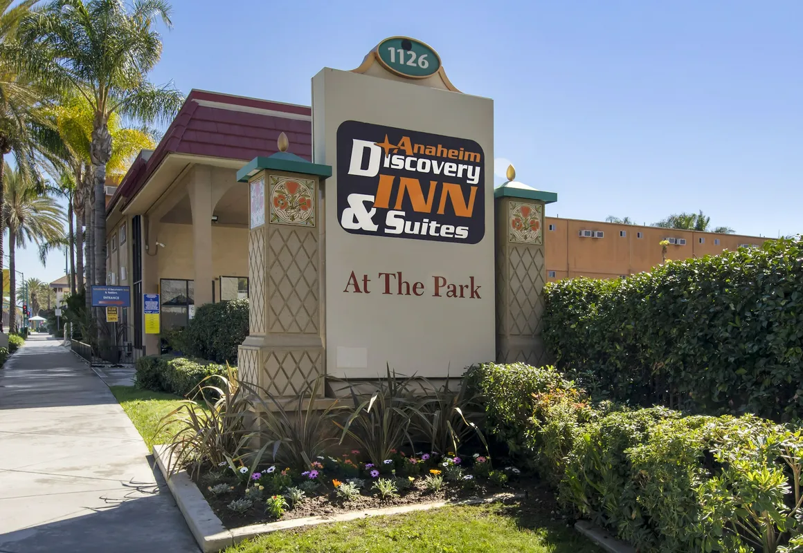 Anaheim Discovery Inn & Suites hotel hero