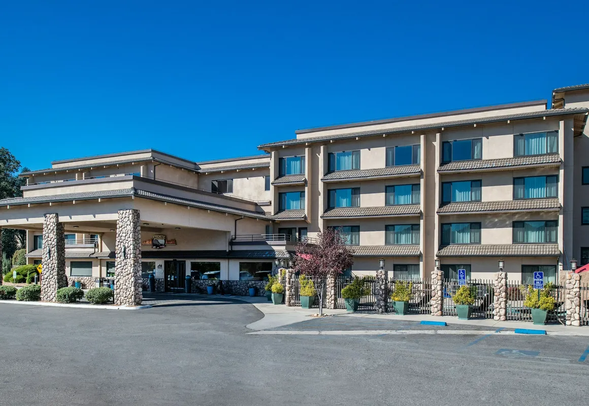 Yosemite Southgate Hotel & Suites hotel hero