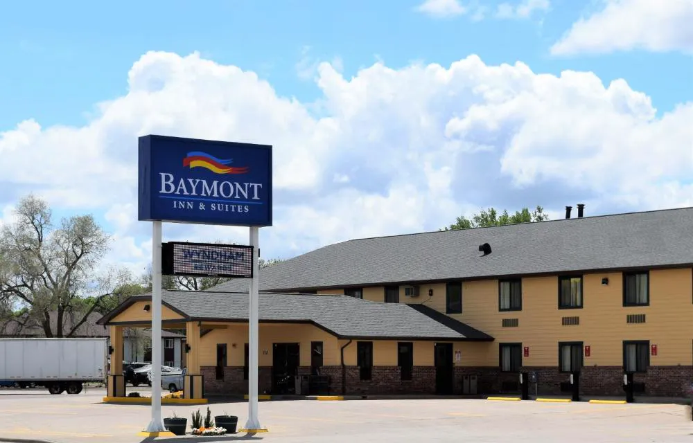 Baymont by Wyndham Pierre hotel hero