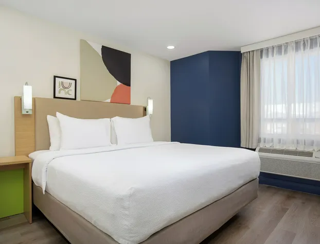 Spark by Hilton Toronto Airport hotel detail image 2