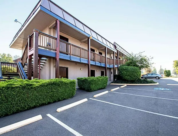 Rodeway Inn Enumclaw Mount Rainier-Crystal Mountain Area hotel detail image 2