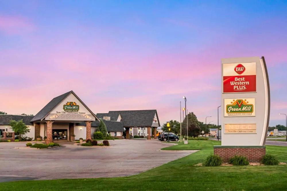 Best Western Plus New Ulm hotel hero