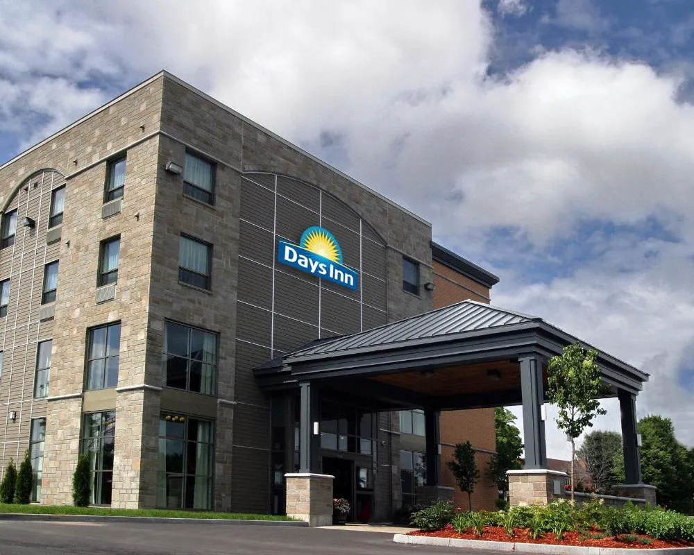 Days Inn by Wyndham Levis hotel hero