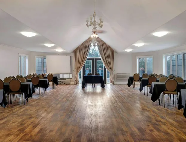 Days Inn by Wyndham Edmundston hotel detail image 4