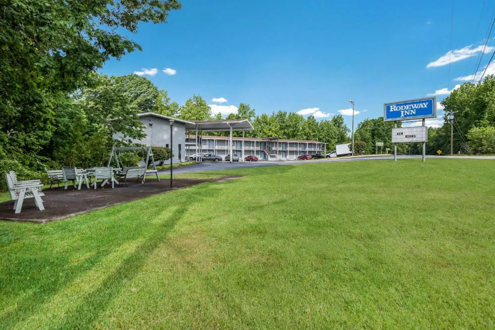 Rodeway Inn hotel hero