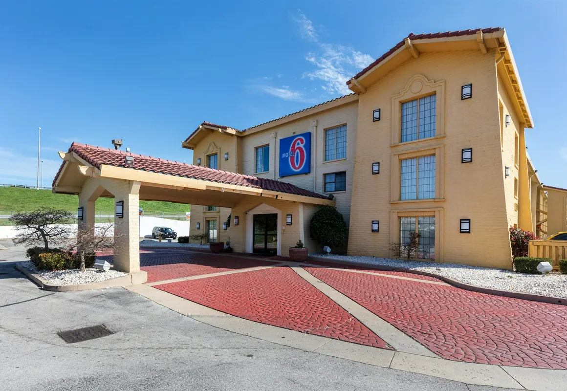 Motel 6 Knoxville, TN hotel hero