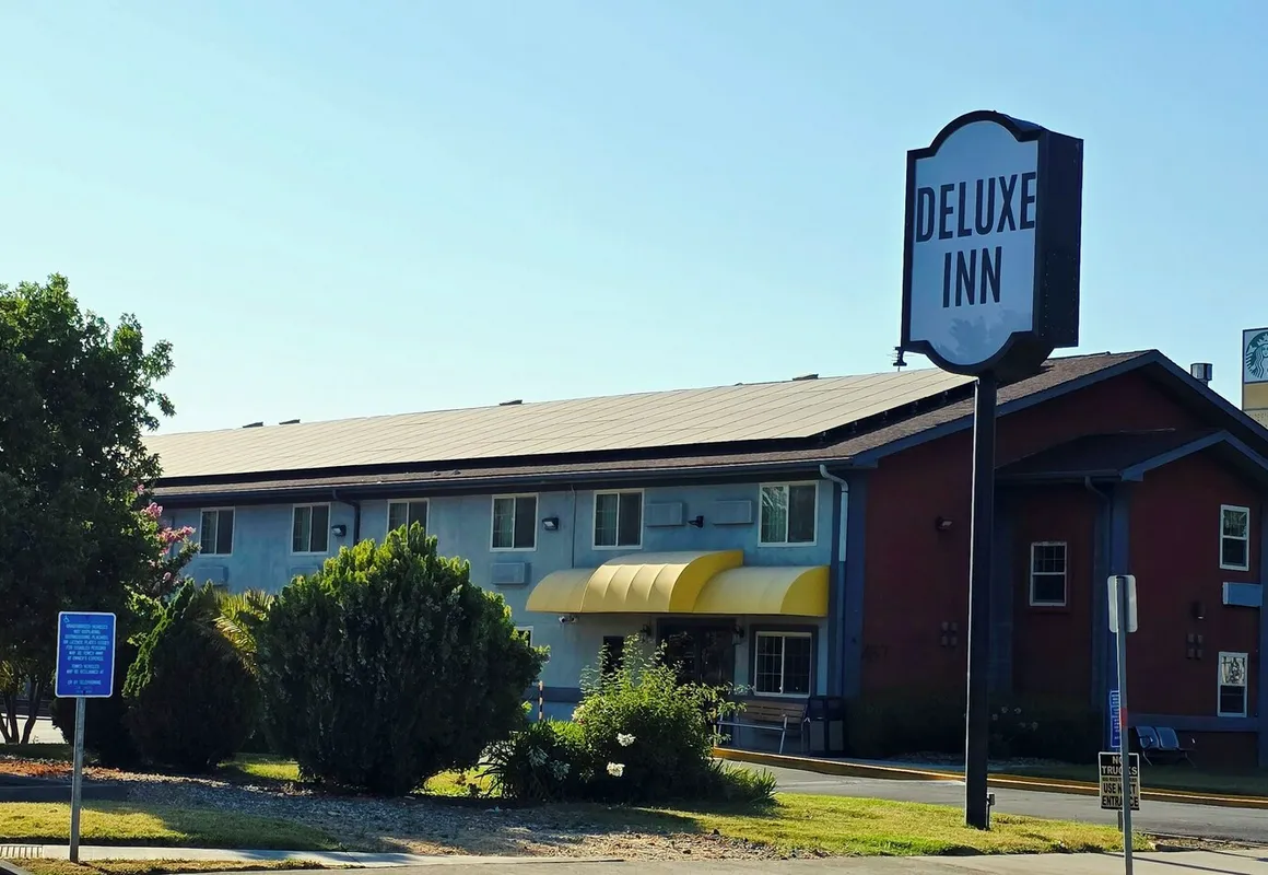 Deluxe Inn Willows hotel hero