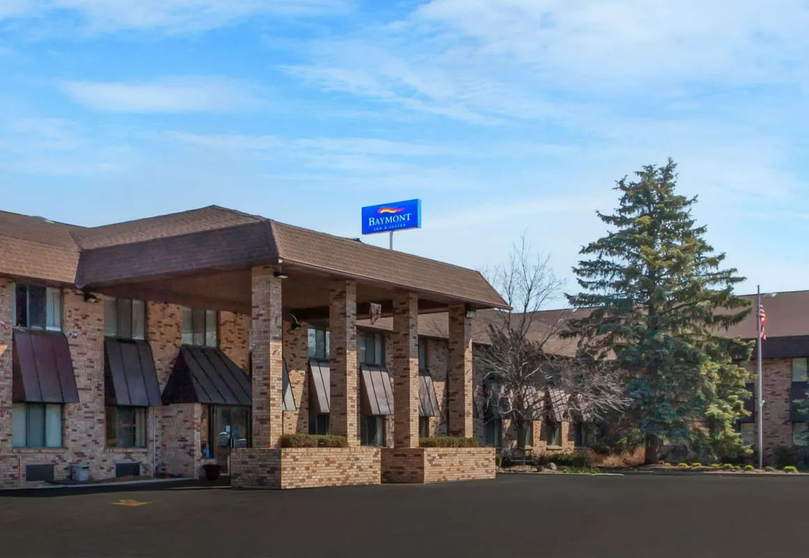Baymont by Wyndham Midland hotel hero