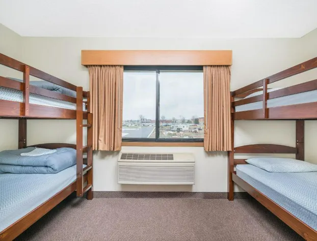 Days Inn & Suites by Wyndham Baxter Brainerd Area hotel detail image 3