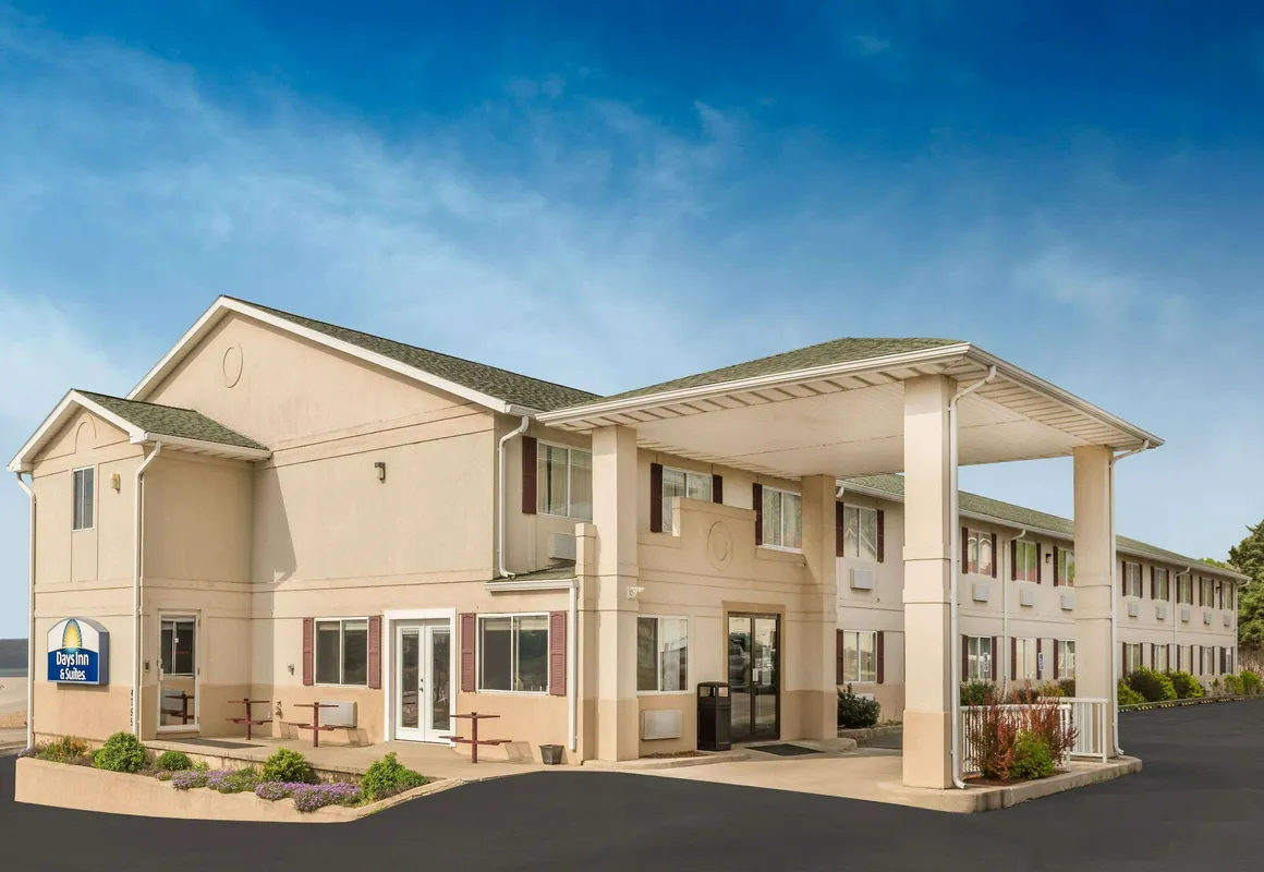 Days Inn by Wyndham Osage Beach Lake of the Ozarks hotel hero