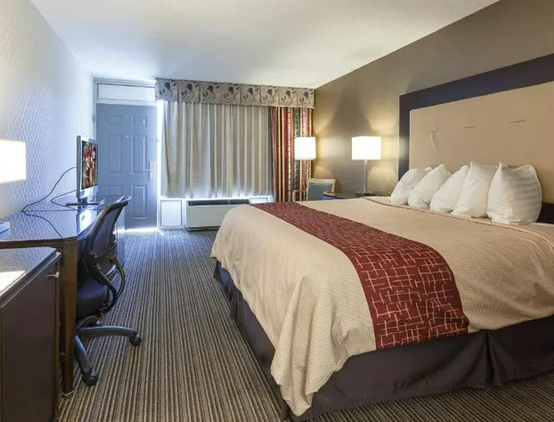 Red Roof Inn & Suites DeKalb hotel detail image 3