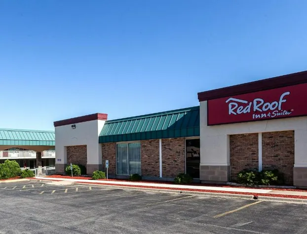 Red Roof Inn & Suites DeKalb hotel detail image 2