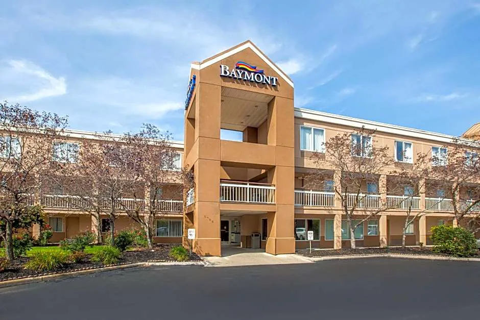 Baymont by Wyndham Canton hotel hero