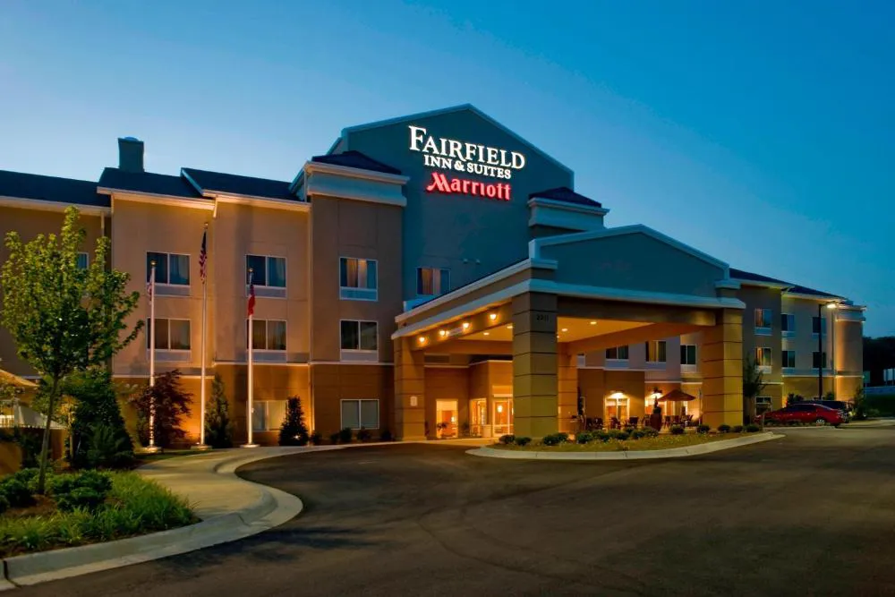 Fairfield Inn & Suites Columbus hotel hero