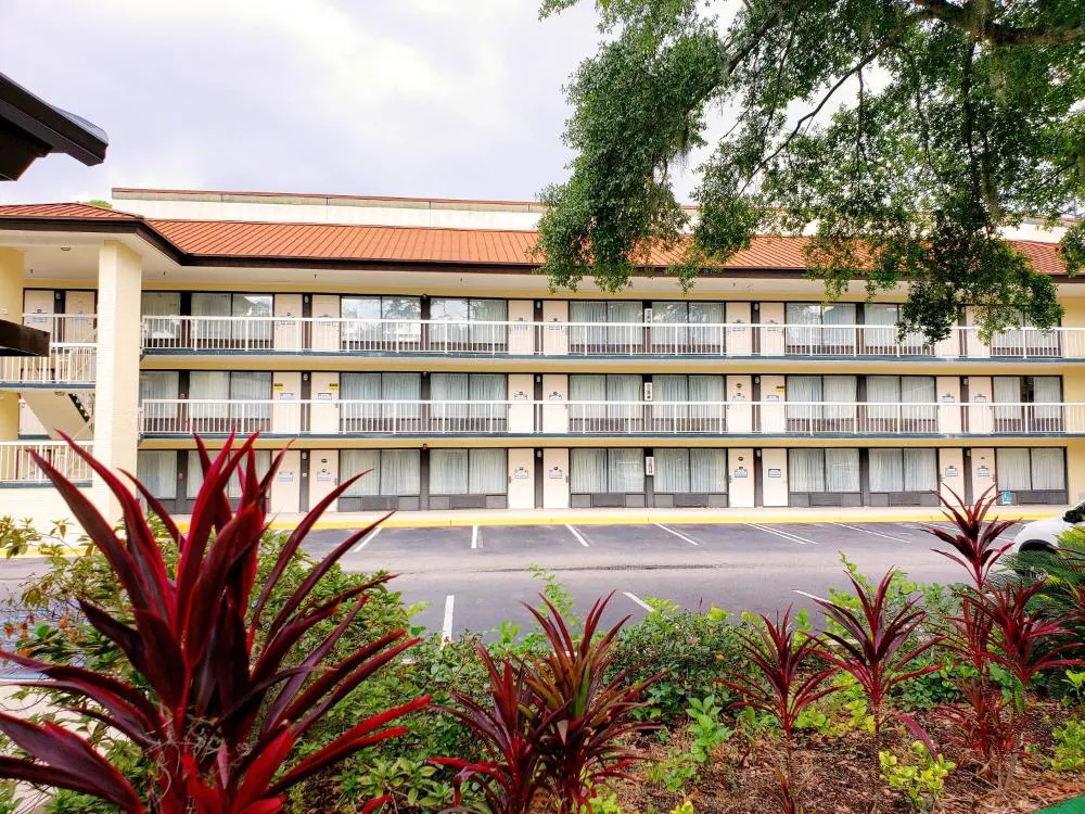 Simple Rewards Inn hotel hero