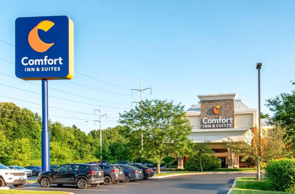 Comfort Inn & Suites Newark - Wilmington hotel hero