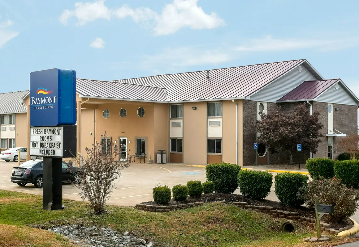 Baymont by Wyndham Bowling Green hotel hero