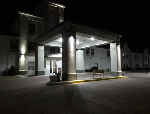 Windsor Inn & Suites hotel detail image 1