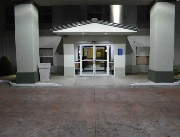 Windsor Inn & Suites hotel detail image 2