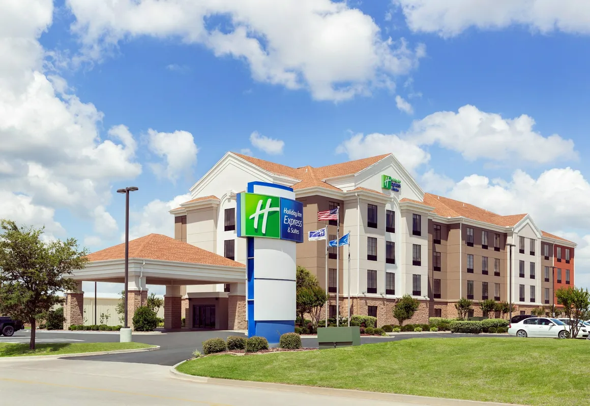 Holiday Inn Express & Suites Shawnee by IHG hotel hero
