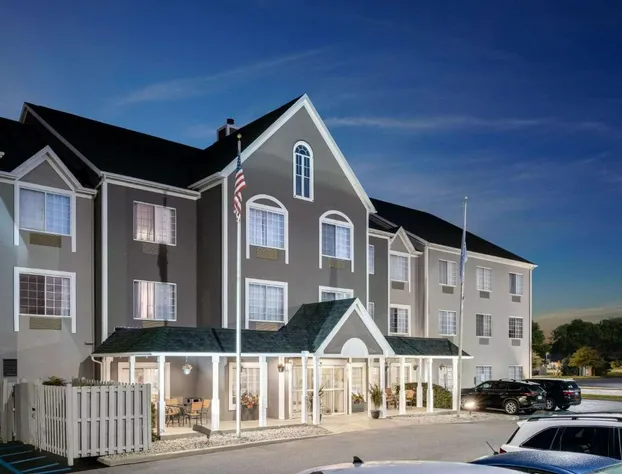 Country Inn & Suites by Radisson, Maumee - Toledo hotel detail image 1