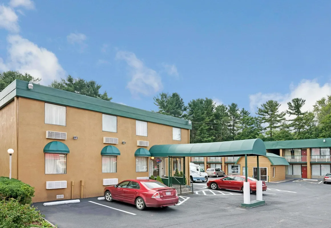 Travelodge by Wyndham Beckley hotel hero