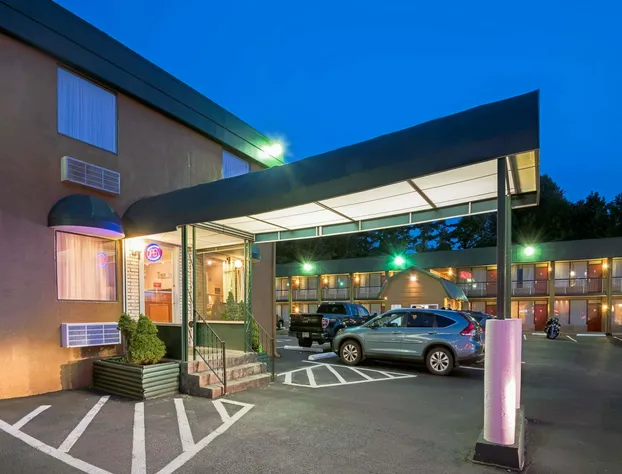 Travelodge by Wyndham Beckley hotel detail image 1