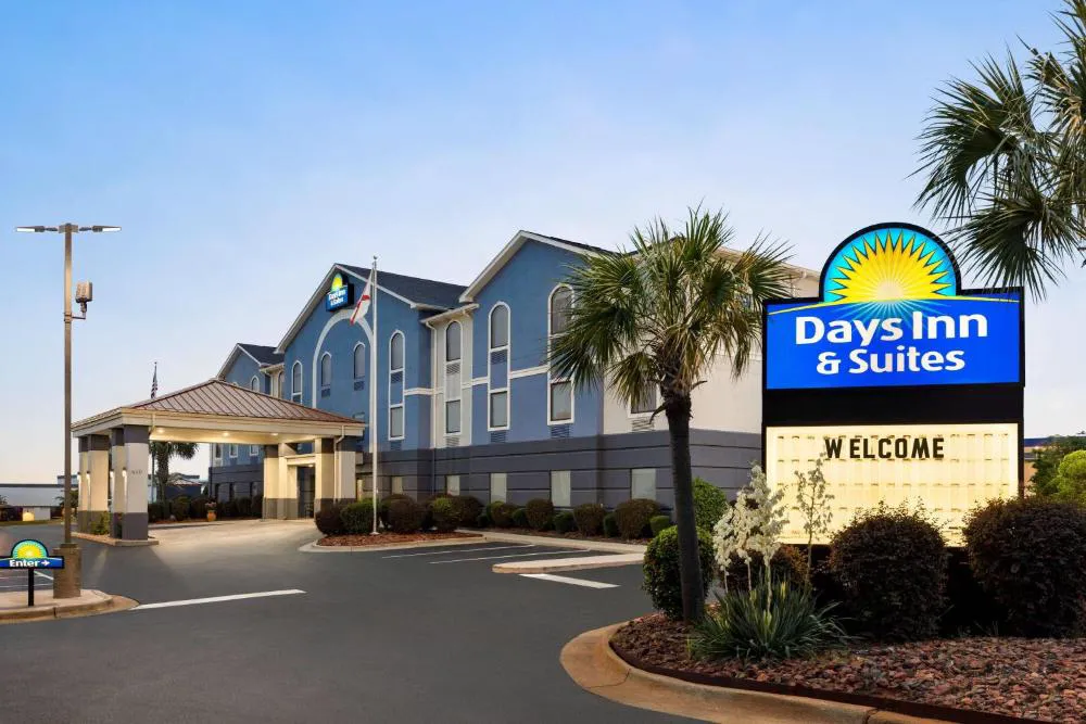 Days Inn & Suites by Wyndham Prattville-Montgomery hotel hero