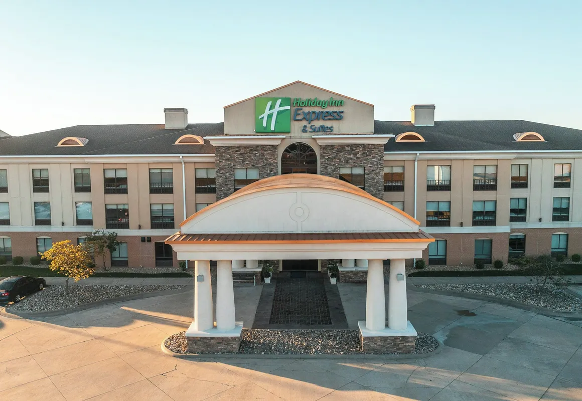 Holiday Inn Express Hotel & Suites St. Robert by IHG hotel hero