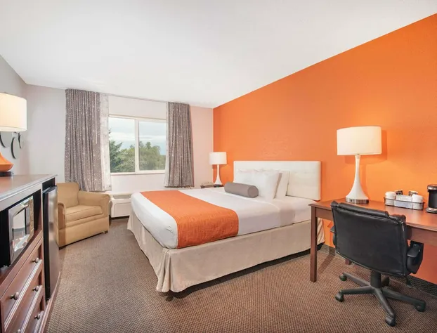 Howard Johnson Hotel & Suites by Wyndham Oacoma hotel detail image 2