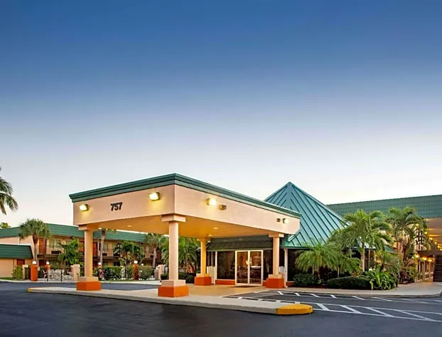 Super 8 by Wyndham North Palm Beach hotel detail image 4