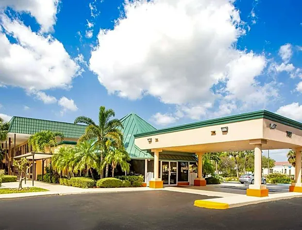 Super 8 by Wyndham North Palm Beach hotel detail image 1