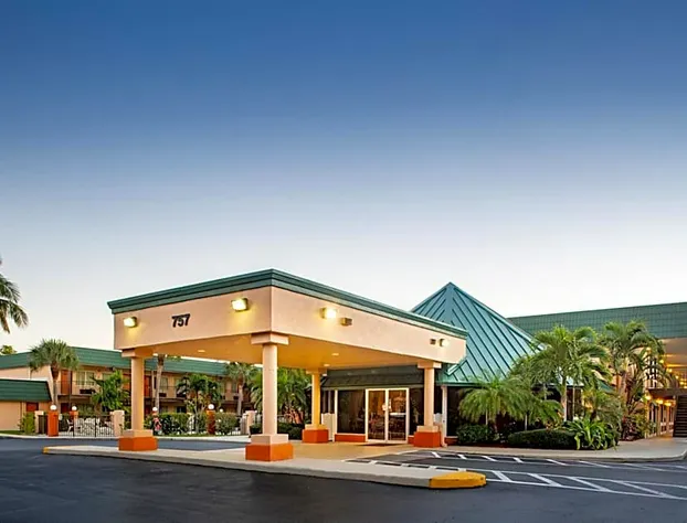 Super 8 by Wyndham North Palm Beach hotel detail image 3