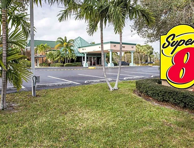 Super 8 by Wyndham North Palm Beach hotel detail image 4