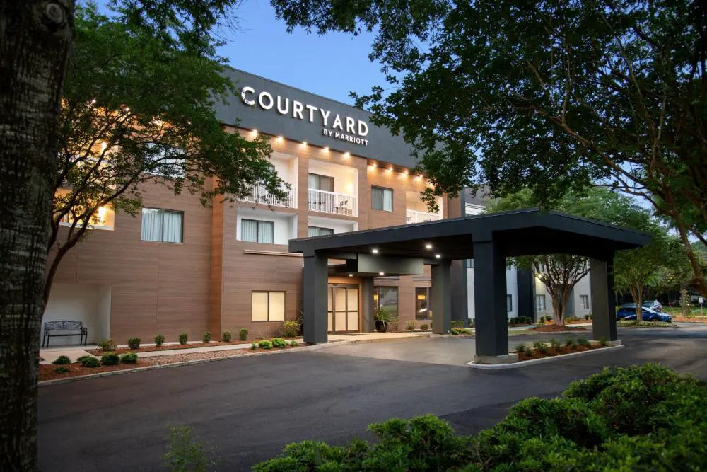 Courtyard by Marriott Lafayette Airport hotel hero