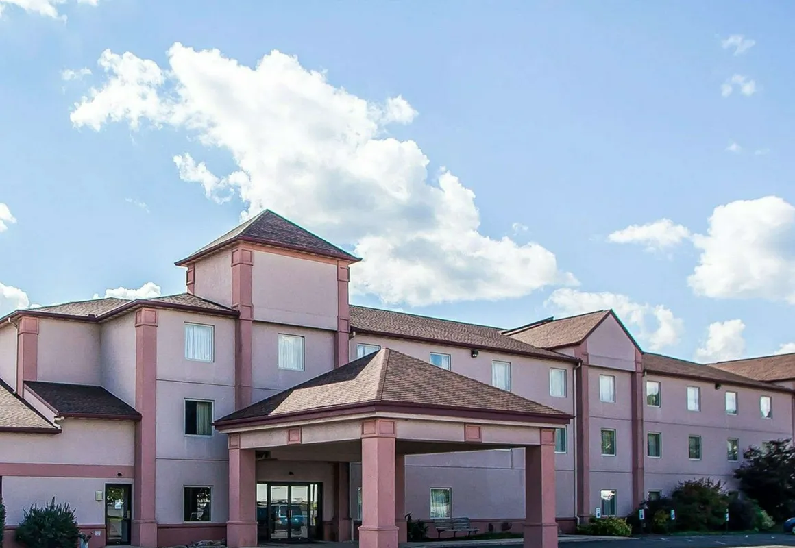 Quality Inn Midway hotel hero