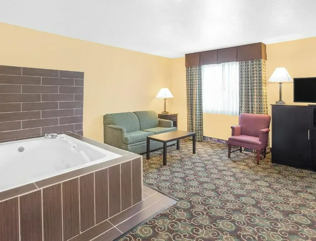 Baymont by Wyndham Holland hotel detail image 2