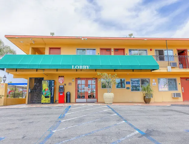 Hotel Avenida - Oceanside Camp Pendleton hotel detail image 1