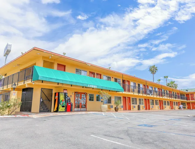 Hotel Avenida - Oceanside Camp Pendleton hotel detail image 3