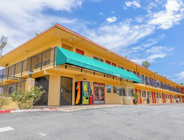 Hotel Avenida - Oceanside Camp Pendleton hotel detail image 2