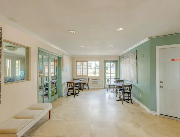 Hotel Avenida - Oceanside Camp Pendleton hotel detail image 4