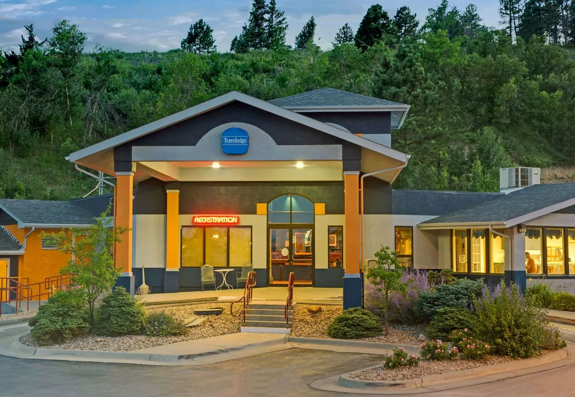 Travelodge by Wyndham Rapid City hotel hero