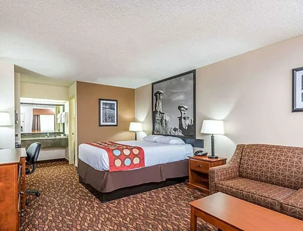 Super 8 by Wyndham Clovis hotel detail image 2