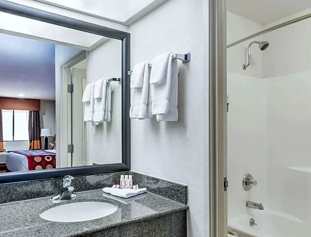 Super 8 by Wyndham Clovis hotel detail image 3