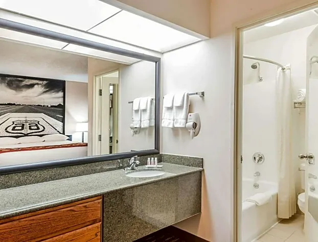 Super 8 by Wyndham Clovis hotel detail image 4