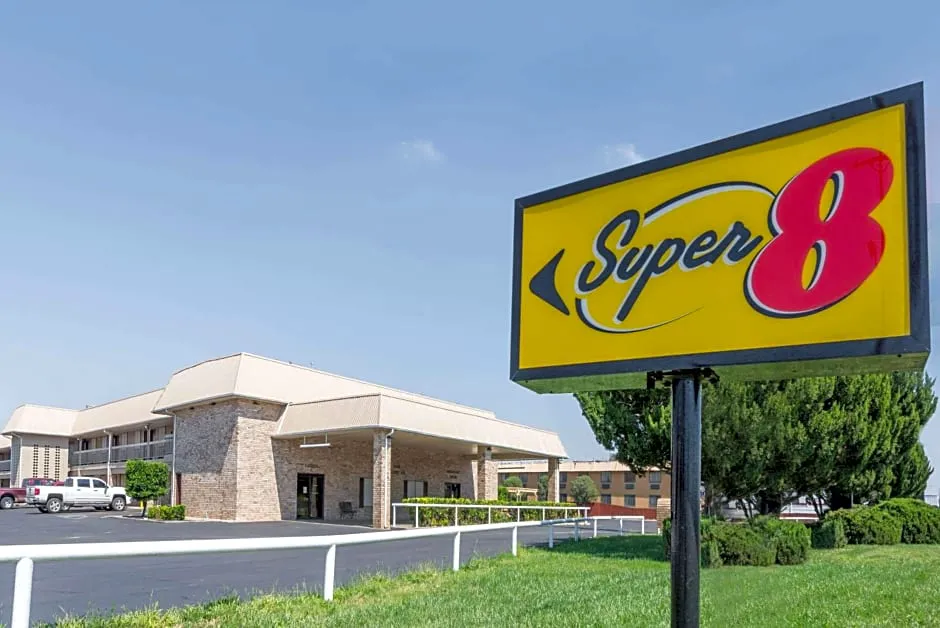 Super 8 by Wyndham Clovis hotel hero